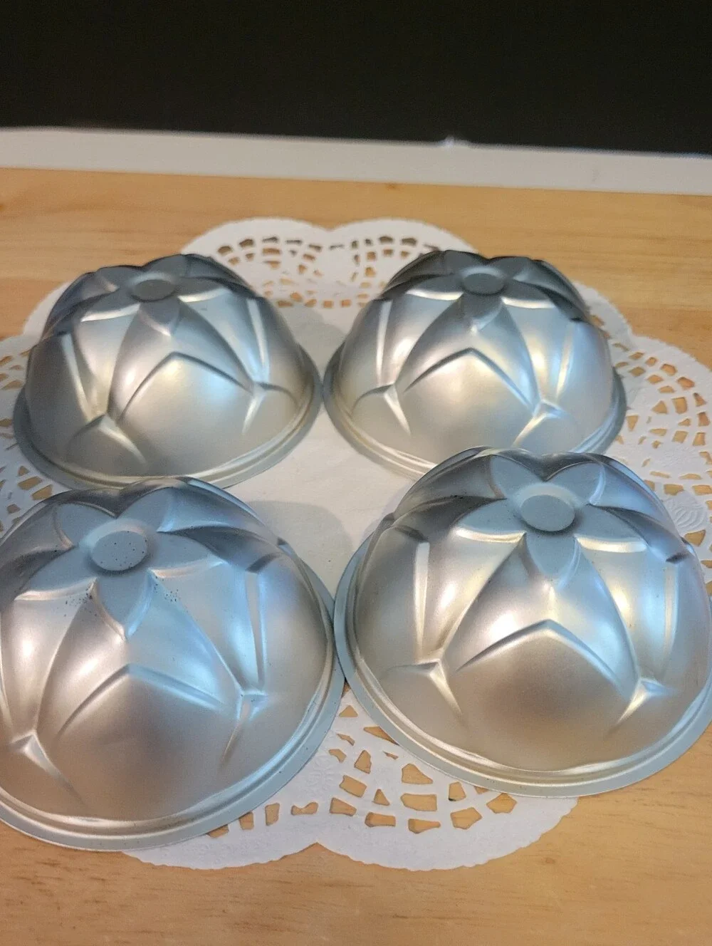 Wear-Ever #2964  Individual Petal Molds - Silver Aluminum Vintage set of 4